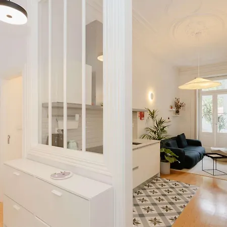 Liiiving In - Downtown Secret Terrace Apartment *