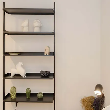 Liiiving In - Downtown Secret Terrace Apartment