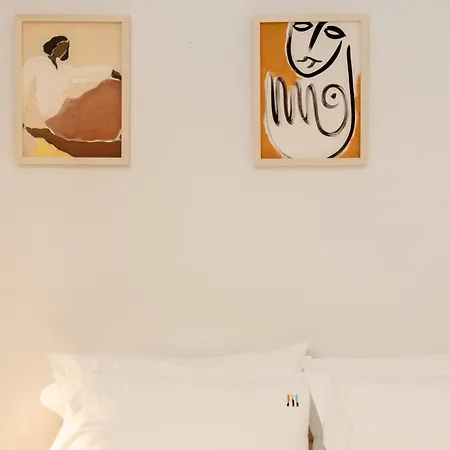 Liiiving In - Downtown Secret Terrace Apartment *