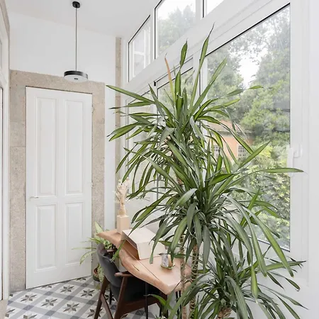 Liiiving In - Downtown Secret Terrace Apartment *