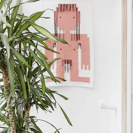 Liiiving In - Downtown Secret Terrace Apartment